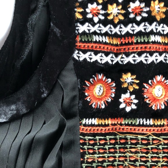 Black embroidered too - Picture 3 of 5